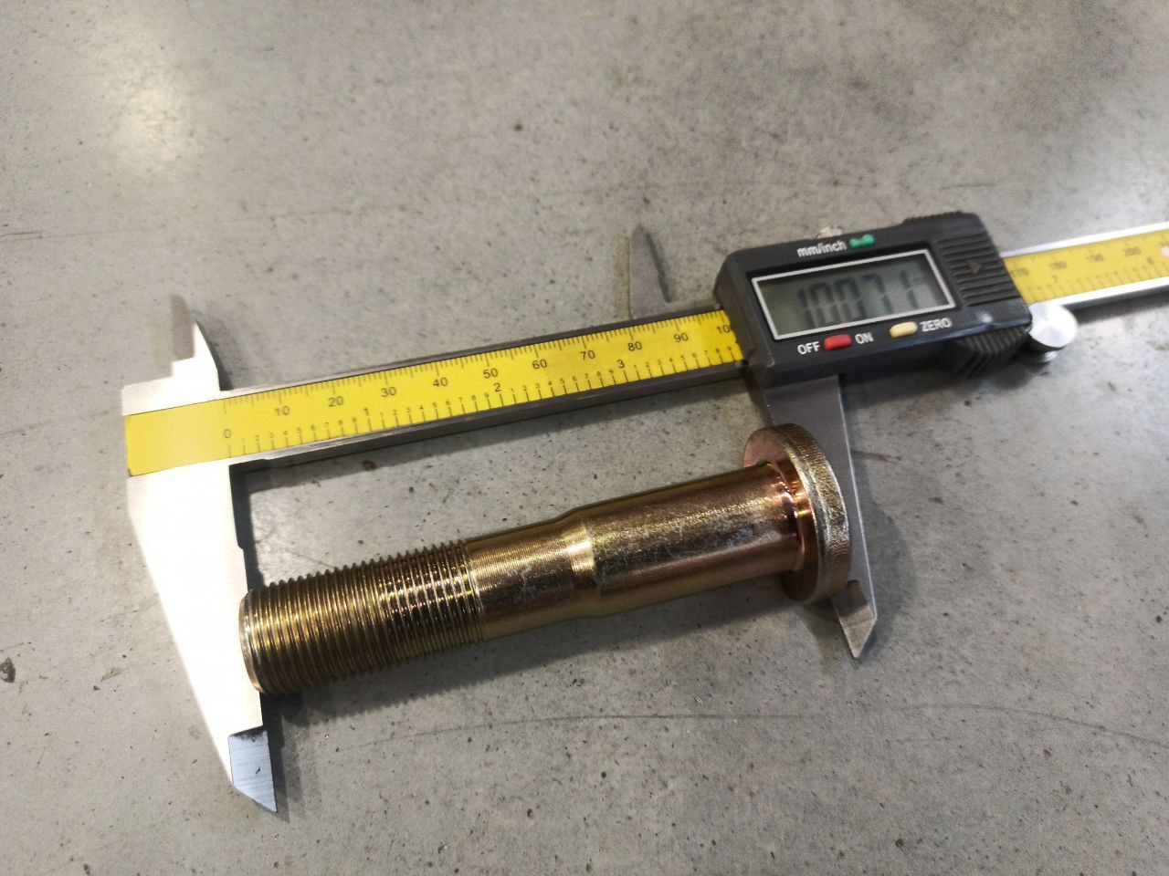 Шпилька ВМ с гайкой 91G33-01100