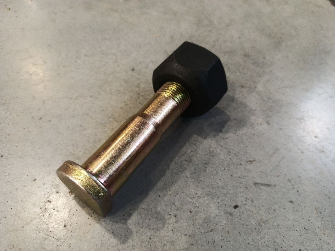 Шпилька ВМ с гайкой 91G33-01100