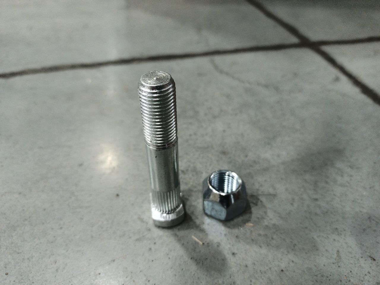 Шпилька ВМ с гайкой 216G3-02061