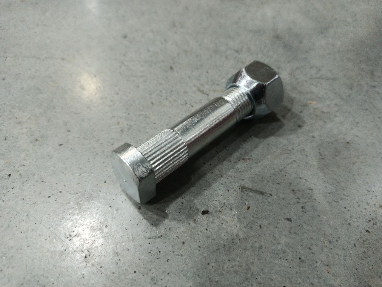 Шпилька ВМ с гайкой 216G3-02061