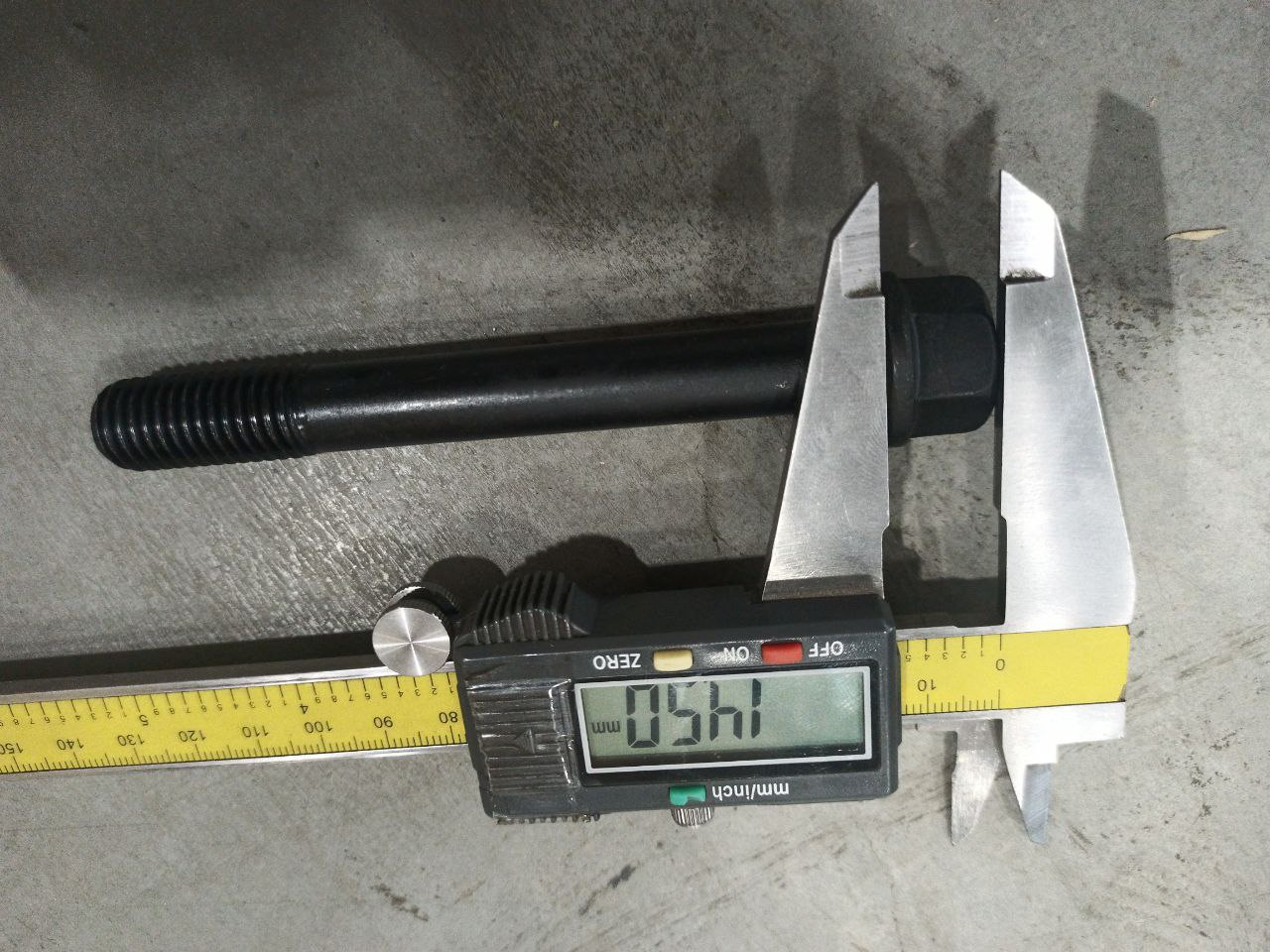 Болт ГБЦ CDM936N
