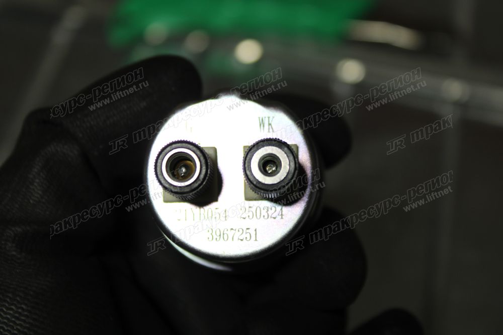 Датчик давления масла в двигателе CDM6240