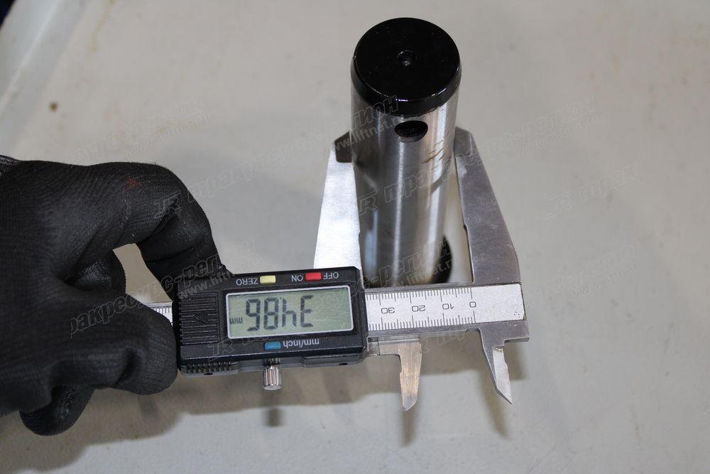Палец крепления цилиндра рукояти CDM6025FYH1