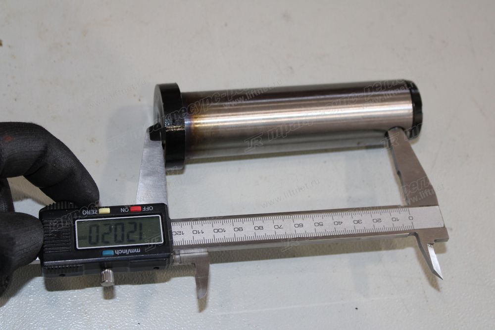 Палец крепления цилиндра рукояти CDM6025FYH1