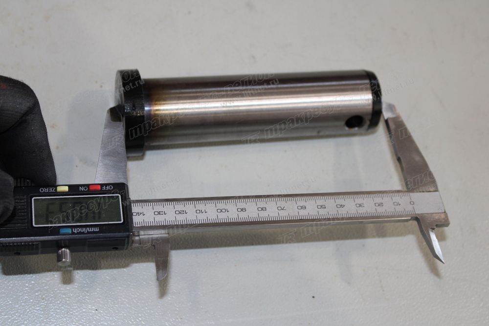 Палец крепления цилиндра рукояти CDM6025FYH1