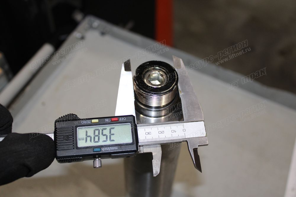 Палец тяги стрелы задний  CDM84C