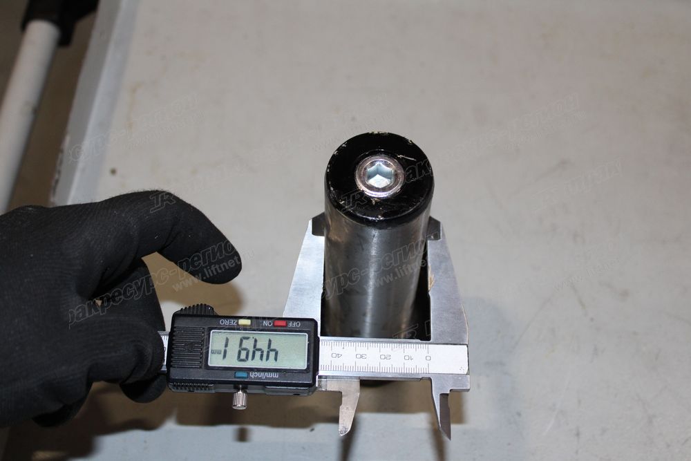 Палец цилиндра подъема стрелы верхний CDM84C