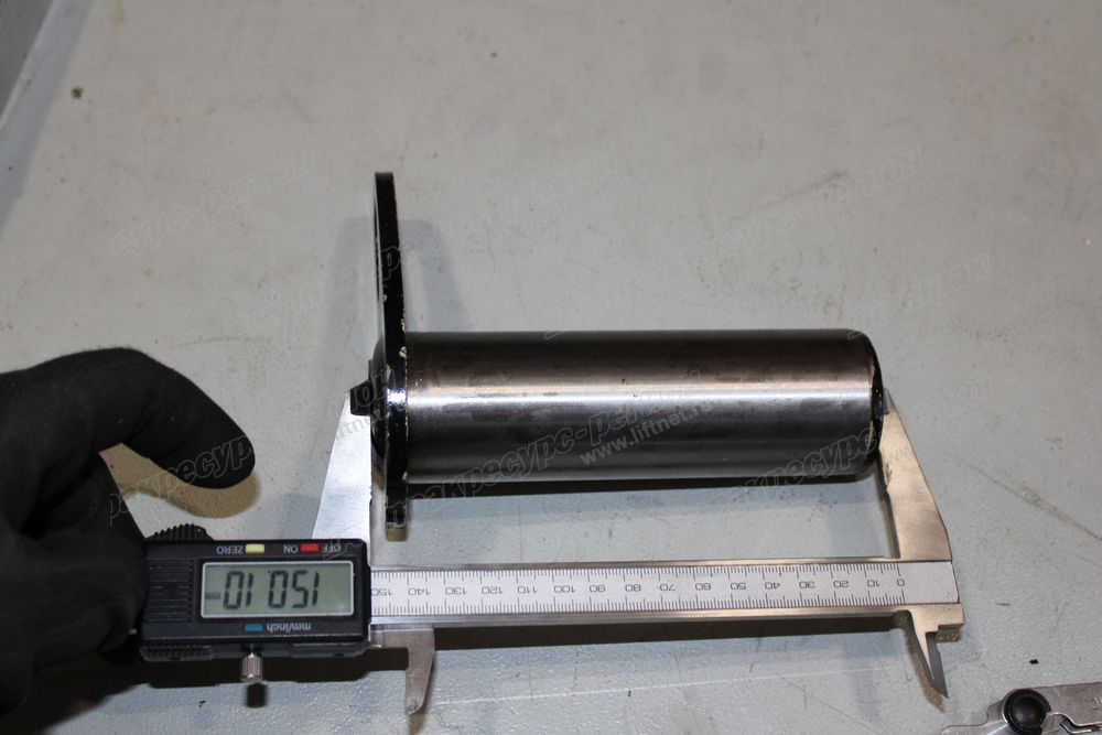 Палец цилиндра подъема стрелы верхний CDM84C