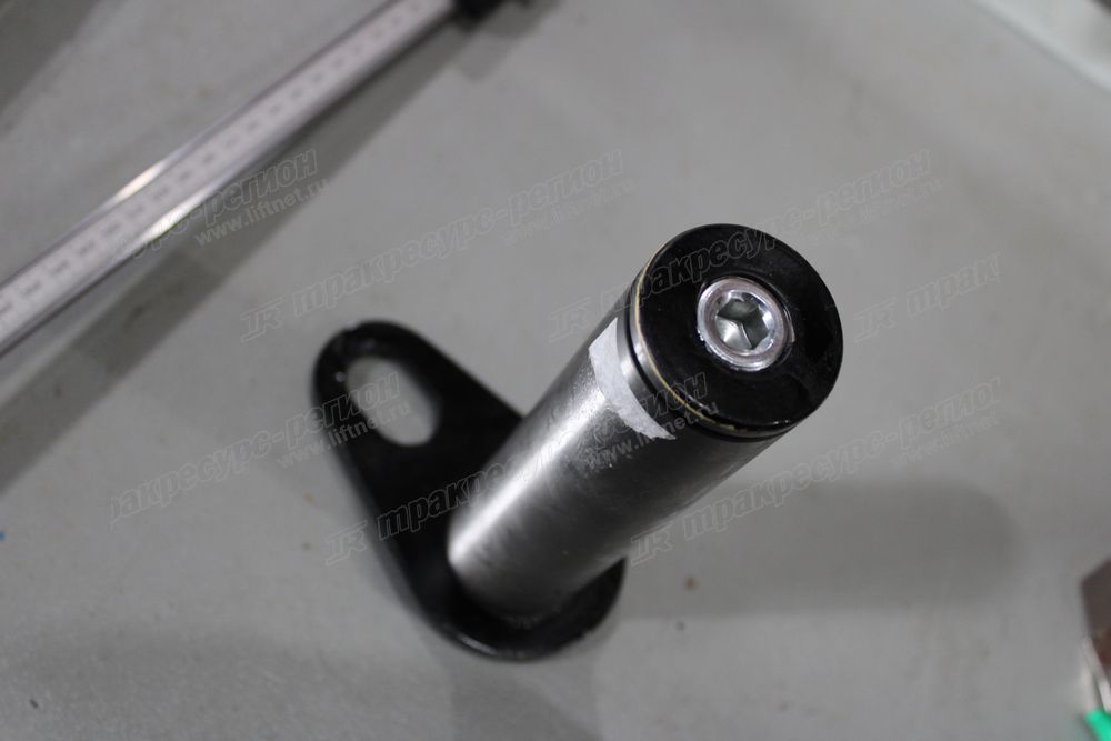 Палец средний коромысла стрелы CDM84C